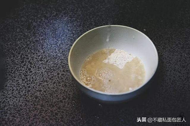 全麦粉是什么面粉（全部小麦研磨而成的面粉）