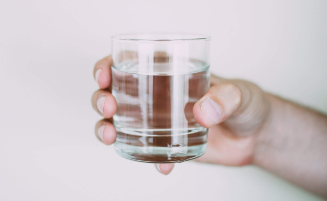 ​喝水喝得过多了会引起水中毒吗  水中毒的原因是什么