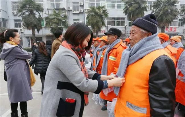 送围巾的含义 织围巾送人是什么意思