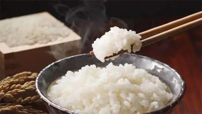 米饭夹生烧糊不要扔 放点它轻松补救 米饭松软可口又洁白