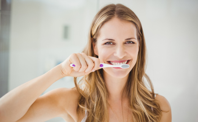 27岁女子长期横向刷牙致牙齿缺损 要如何保护牙齿呢