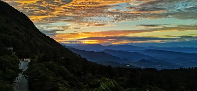 云霞如幻，许你一座最美峨眉山（许你一座最美峨眉山）